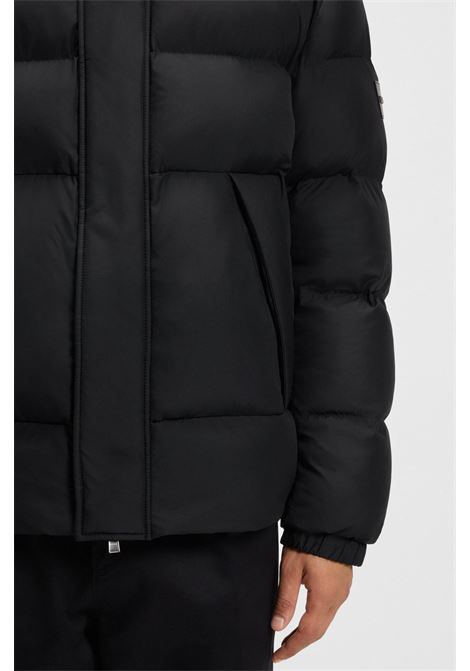 Giacca Idrorepellente BOSS Uomo con Targhetta Logo  Protezione e Stile Contemporaneo BOSS | SOPRABITI | 5055159900100001