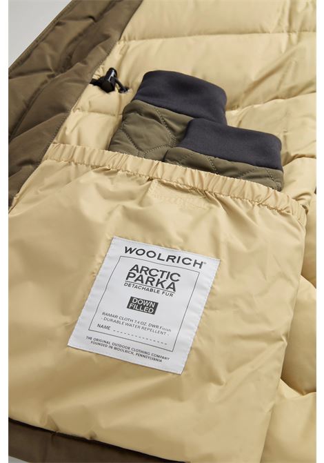 Arctic Parka in Ramar Cloth con pelliccia removibile WOOLRICH | Parka | CFWOOU0482MRUT0001DAG