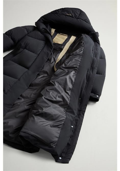 Piumino lungo Cloud in nylon elasticizzato con finitura opaca WOOLRICH | CAPPOTTI | CFWWOU2037FRUT3107100
