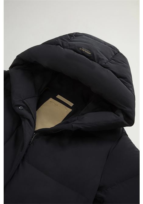 Piumino lungo Cloud in nylon elasticizzato con finitura opaca WOOLRICH | CAPPOTTI | CFWWOU2037FRUT3107100