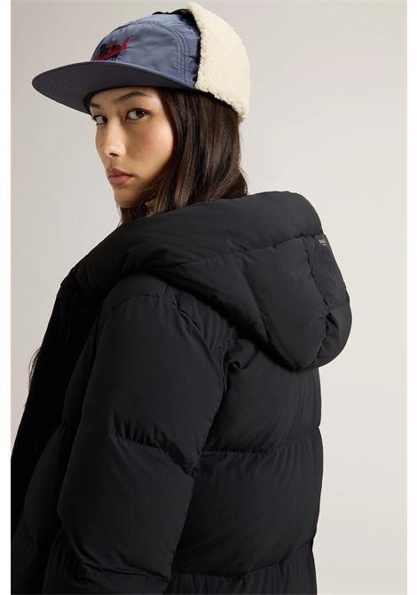 Piumino lungo Cloud in nylon elasticizzato con finitura opaca WOOLRICH | CAPPOTTI | CFWWOU2037FRUT3107100