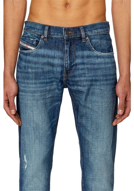 Jeans Slim D-Strukt 0dqae: Stile Pulito e Dettagli Distintivi - 2019 d-strukt DIESEL | Jeans | A035580DQAE01