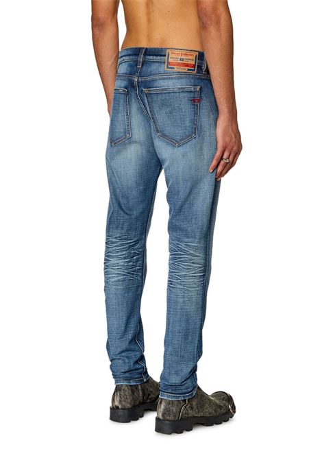 Jeans Slim D-Strukt 0dqae: Stile Pulito e Dettagli Distintivi - 2019 d-strukt DIESEL | Jeans | A035580DQAE01