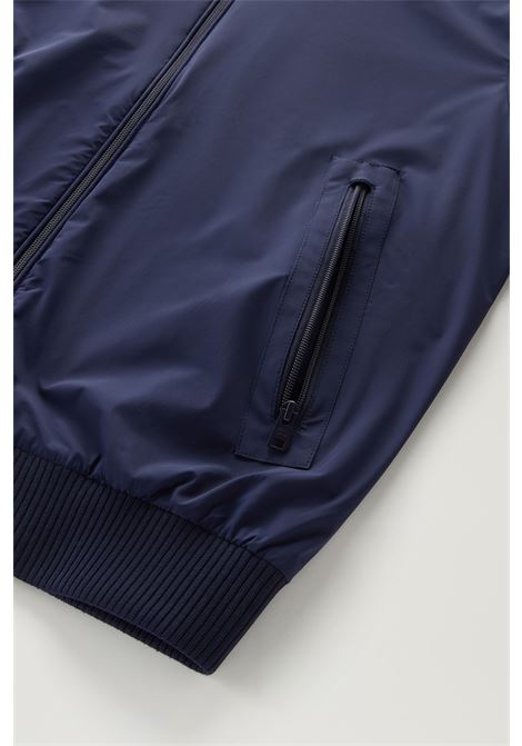Bomber in nylon elasticizzato con finitura opaca WOOLRICH | Bomber | CFWOOU0893MRUT310731108