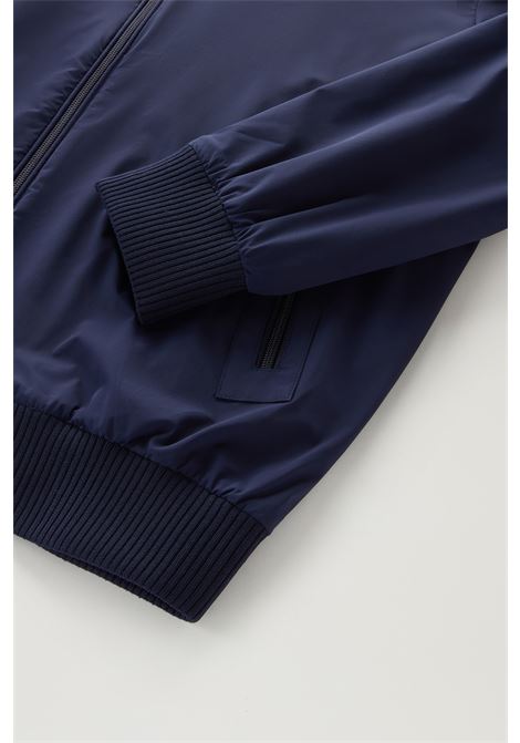Bomber in nylon elasticizzato con finitura opaca WOOLRICH | Bomber | CFWOOU0893MRUT310731108