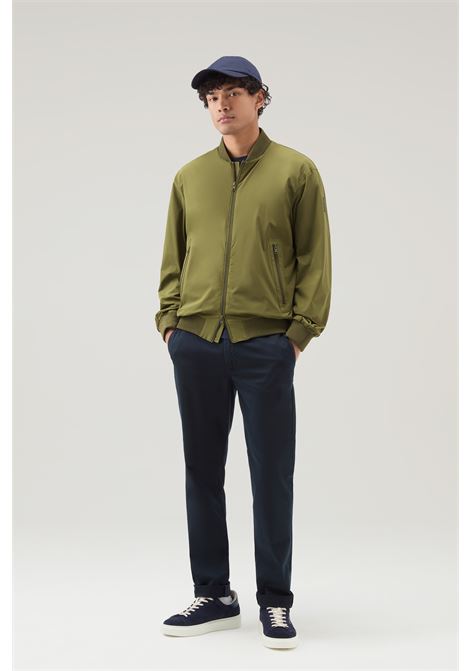 Bomber in nylon elasticizzato con finitura opaca WOOLRICH | Bomber | CFWOOU0893MRUT31076178