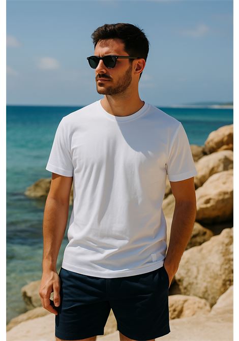 The ultimate basic garment: white Grifoni T-shirt in pure cotton, clean, essential and always current. GRIFONI |  | 180001/54001