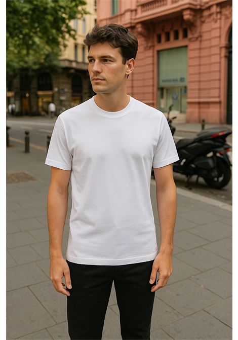 The ultimate basic garment: white Grifoni T-shirt in pure cotton, clean, essential and always current. GRIFONI |  | 180001/54001