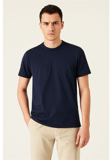 Essential and refined, the Grifoni T-shirt in navy cotton is the perfect basic item for any occasion. GRIFONI |  | 180001/54852