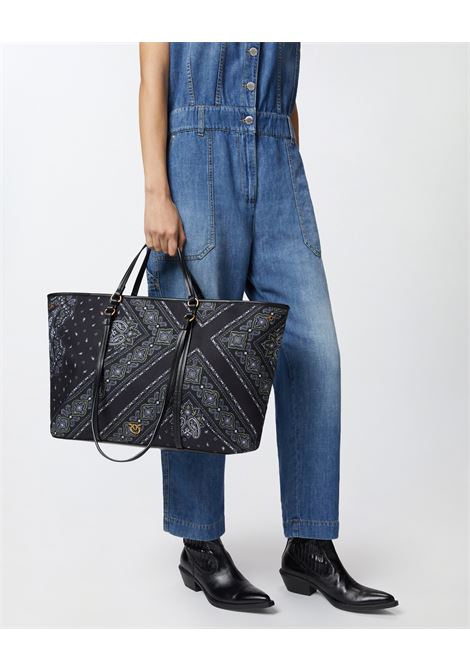 PINKO - Bandana print double-handled maxi shopper bagMaxi shopping bag in recycled canvas fabric customized with the iconic bandana print, which follows one of the main trends of the summer season, and is complemented by Love Birds Diamond Cut logo plaque in gold metal. The shopper bag, which features a rectangular shape, includes two pairs of leatherette handles: shorter for hand carry and longer for carrying the bag on the shoulder as well, so it can adapt to all the needs your day provides. The interior of the large bag is lined in pure cotton drill fabric and includes a handy zippered wall pocket. The bag is also completed with a top zipper closure. Activate your PINKO bag: verify the authenticity of your product and access the personalized experience by bringing your smartphone close to the Love Birds embroidery on the back of the bag! PINKO |  | 104900-A2ASZ99Q
